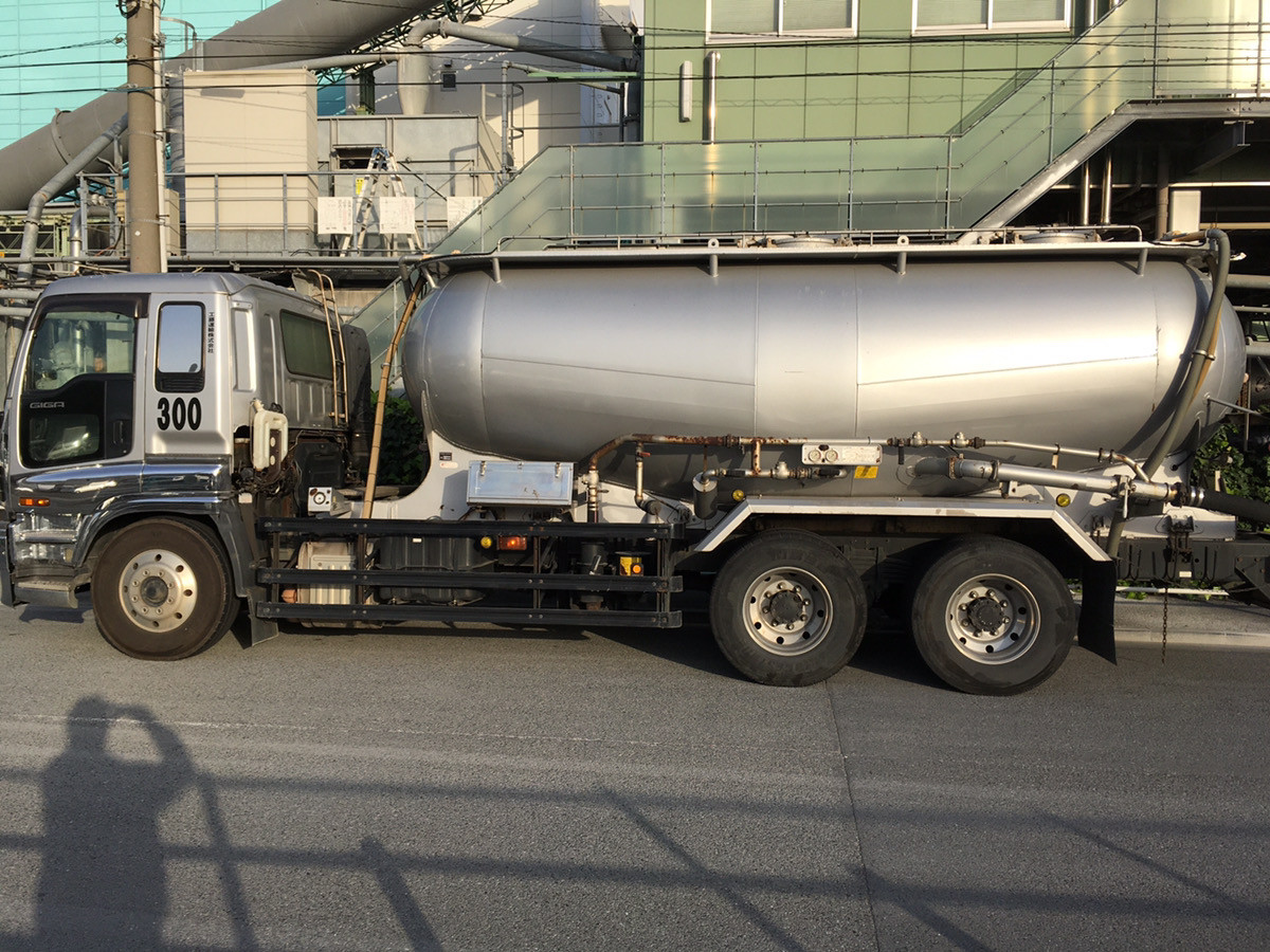 12t積バラセメント車（いすゞ自動車　ギガ）