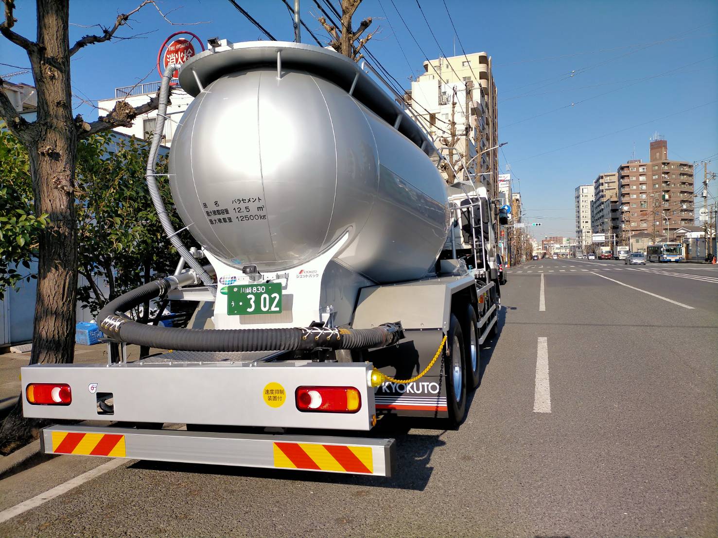 12t積バラセメント車（ＵＤトラックス　クオン　オートマチック車）