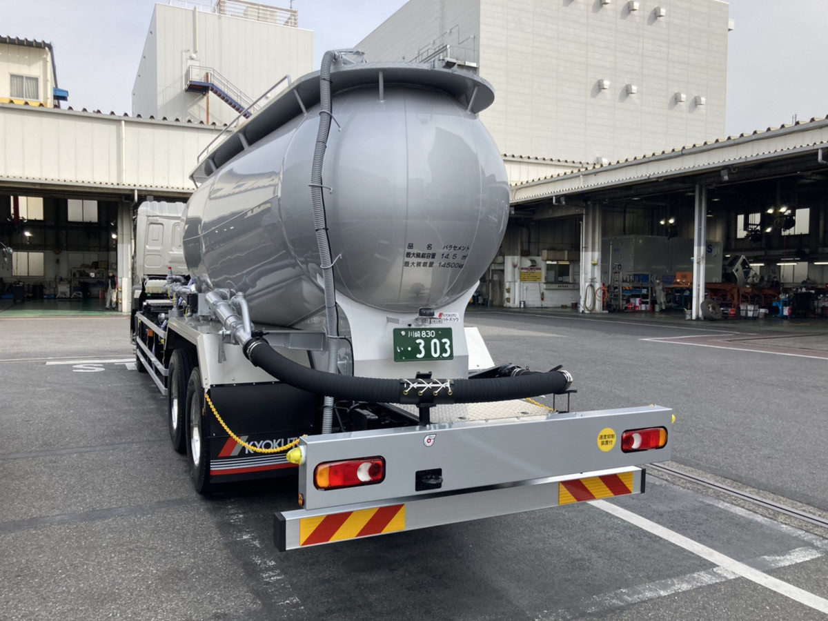 14t積バラセメント車（ＵＤトラックス　クオン　オートマチック車）