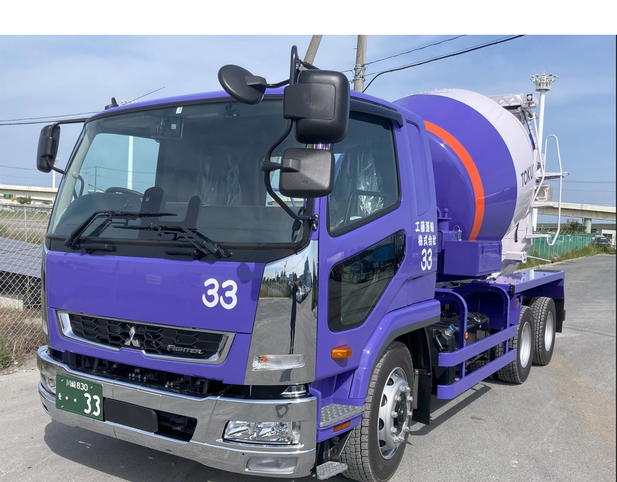 １１ｔ積低床ミキサー車（三菱ふそう　ファイター）