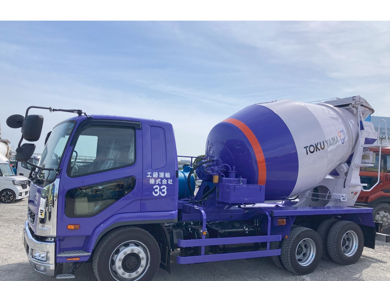 １１ｔ積低床ミキサー車（三菱ふそう　ファイター）