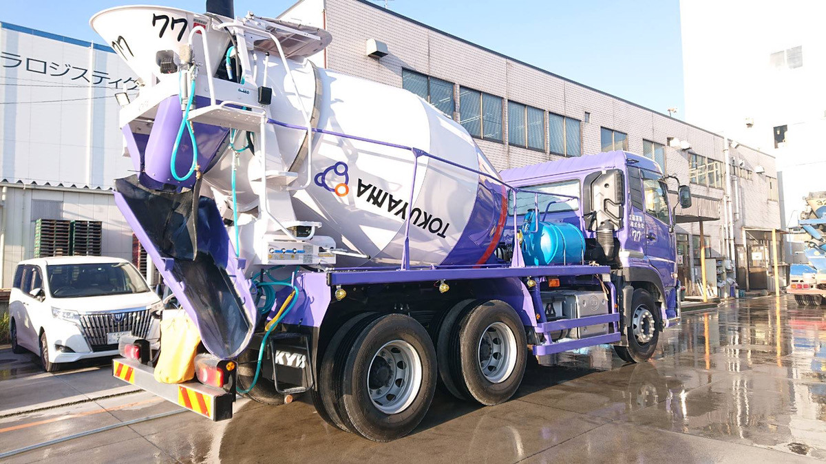 １０ｔ積ミキサー車（ＵＤトラックス　クオン　オートマッチク車）