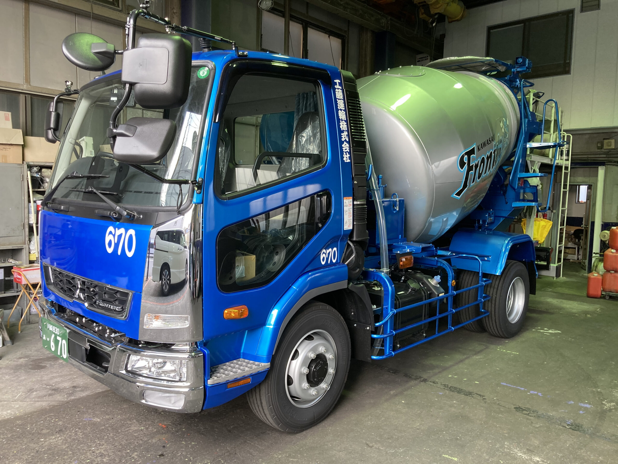 ８ｔ積ミキサー車（三菱ふそう ファイター）