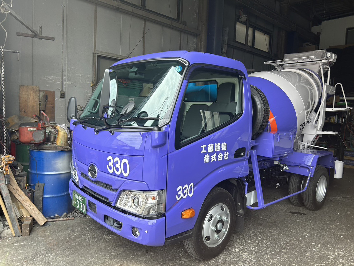 ３ｔ積ミキサー車（日野自動車　デュトロ）